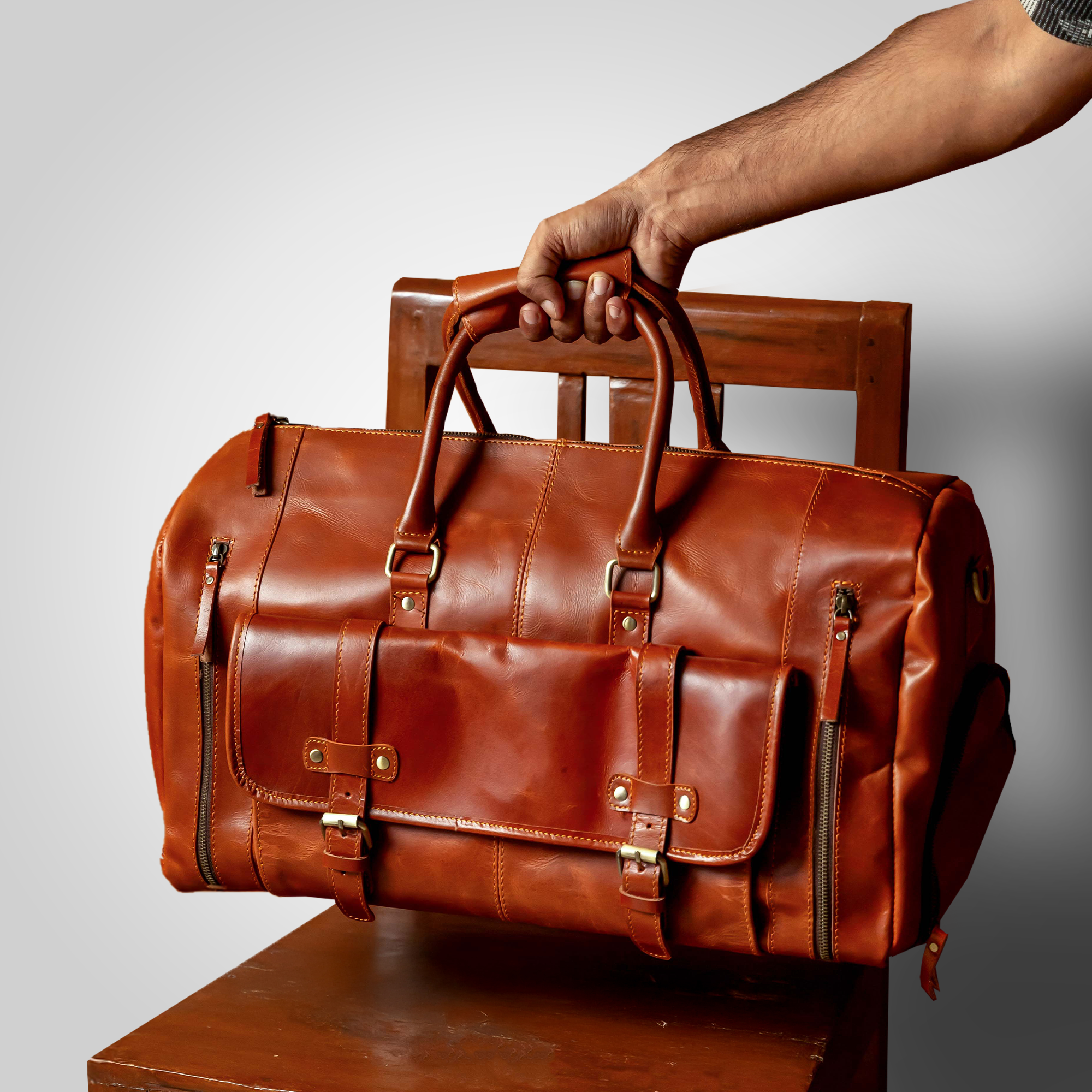 The Escape – Leather Duffle Bag with Shoe Compartment - Dellamano