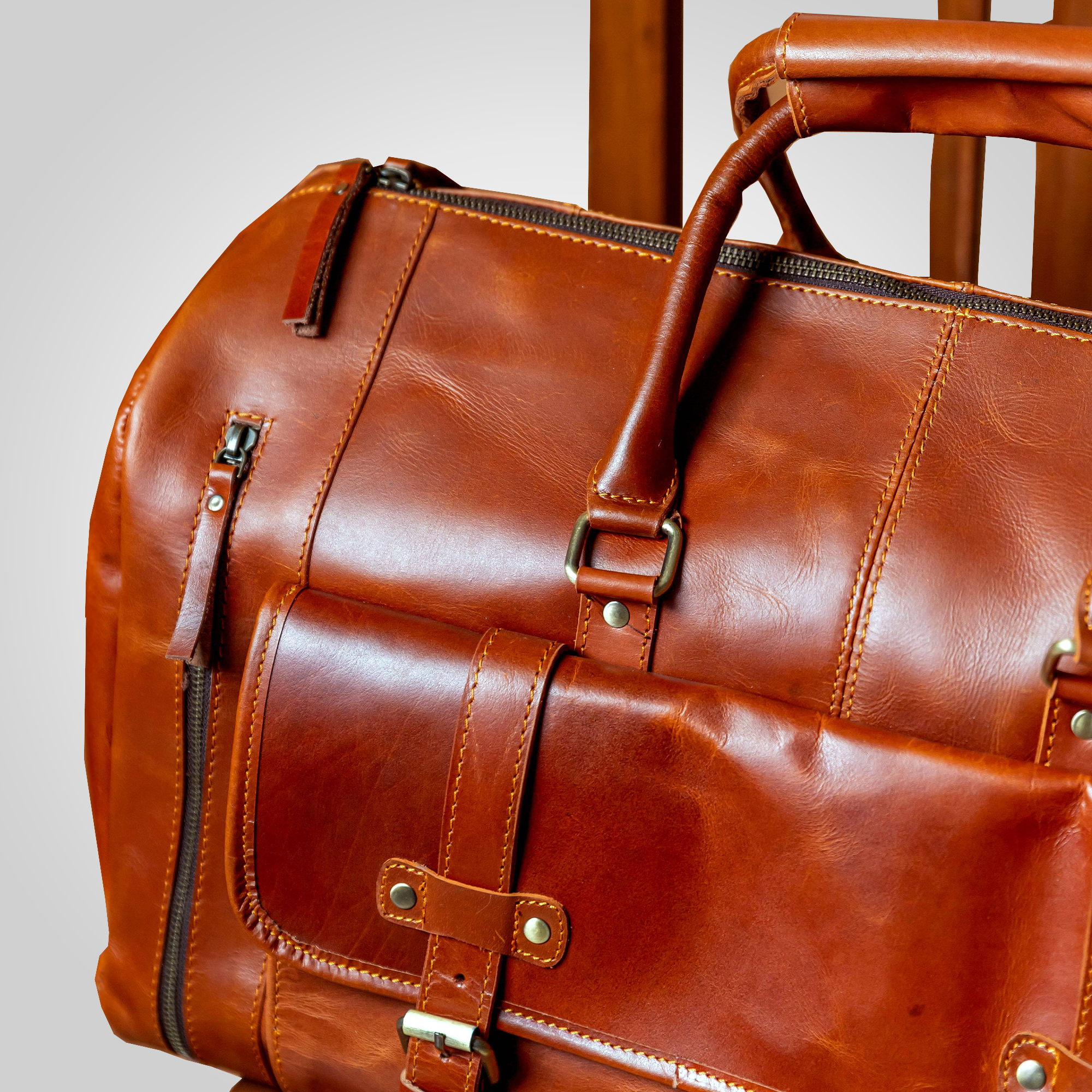 The Escape – Leather Duffle Bag with Shoe Compartment - Dellamano