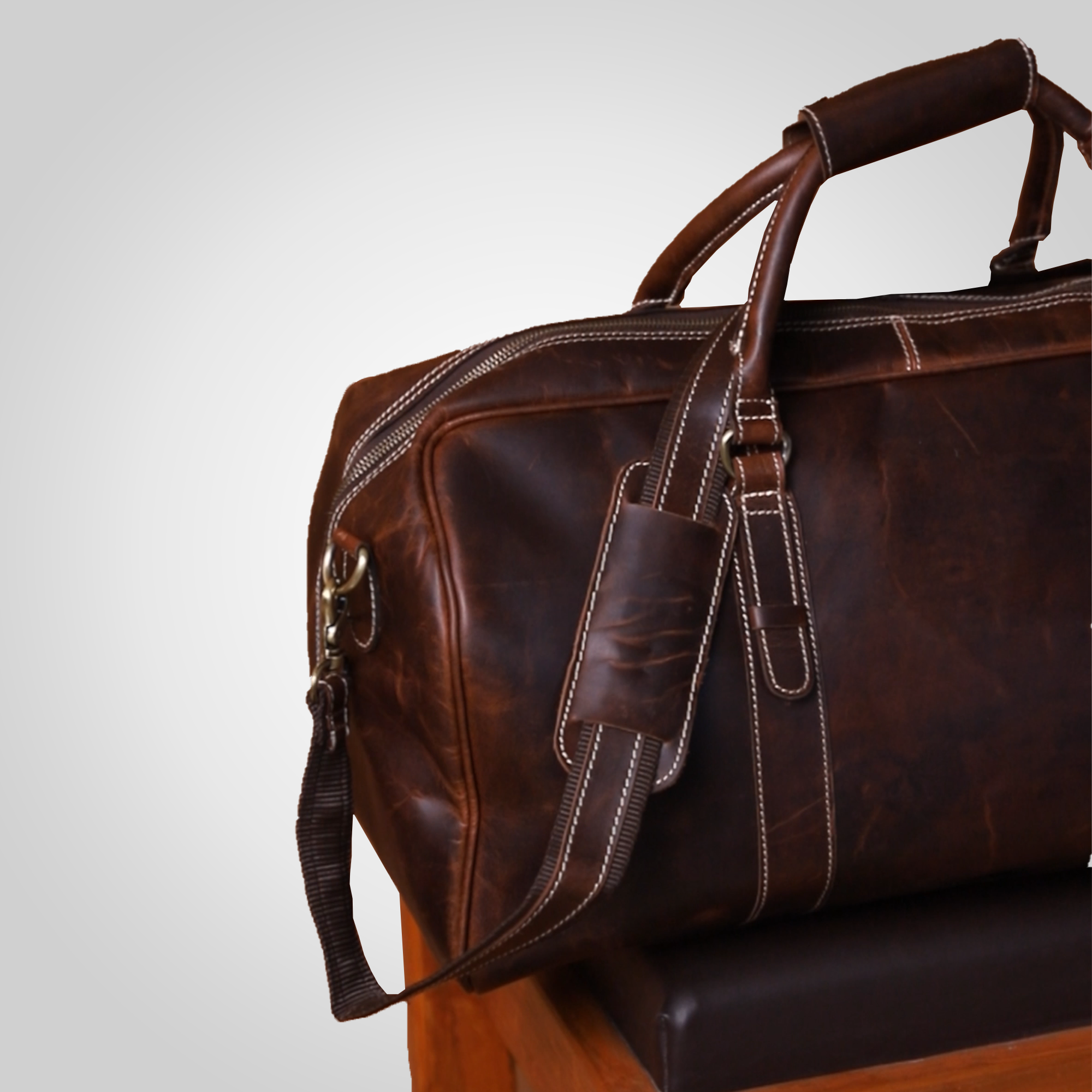 The Weekender – Leather Duffle Bag - Dellamano