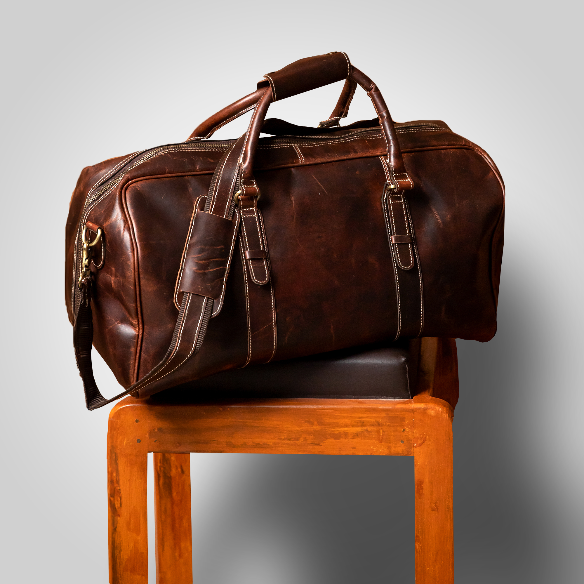 The Weekender – Leather Duffle Bag - Dellamano