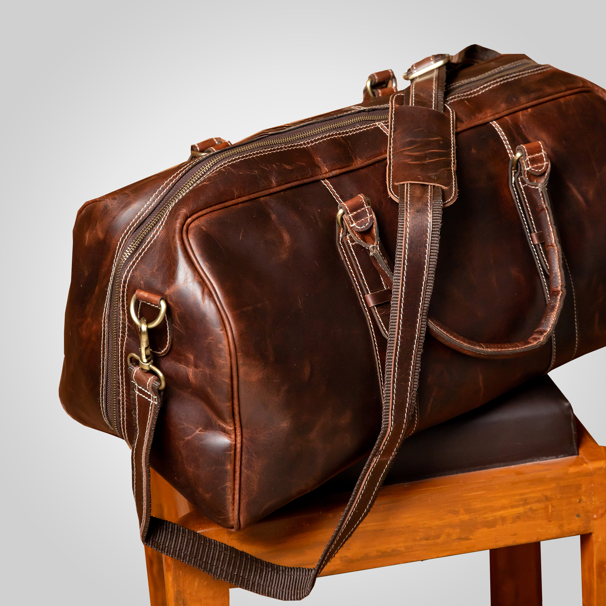 The Weekender – Leather Duffle Bag - Dellamano