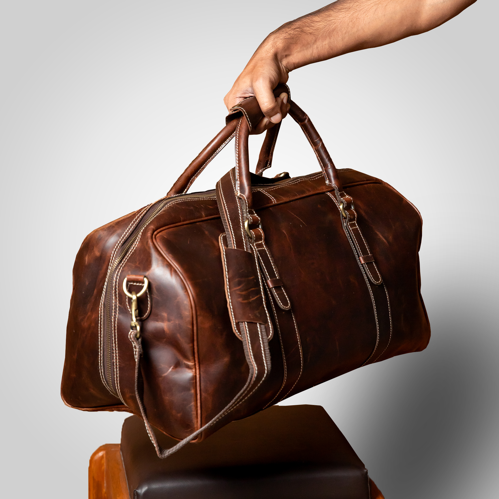 The Weekender – Leather Duffle Bag - Dellamano