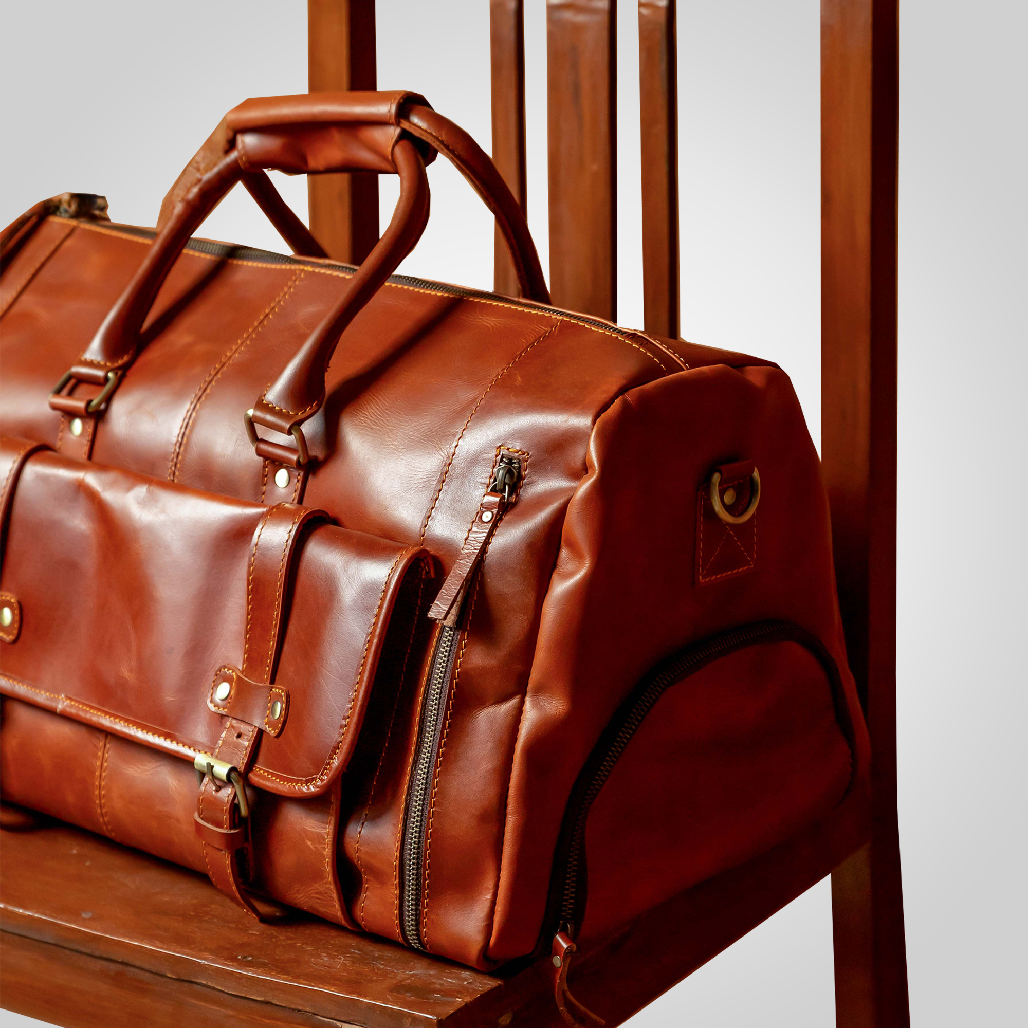 The Escape – Leather Duffle Bag with Shoe Compartment - Dellamano